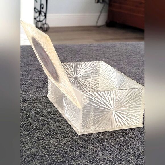 Vintage Lucite Starburst Trinket Box - Picture 10 of 11